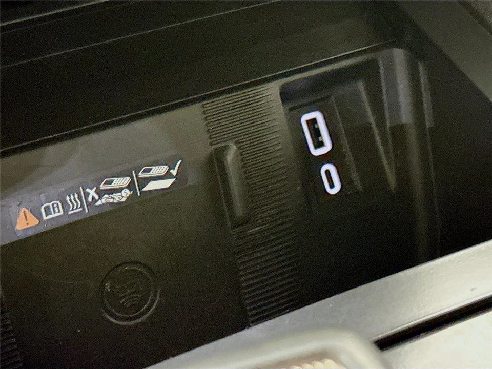 2025 GMC Hummer EV - Image 15 of 21