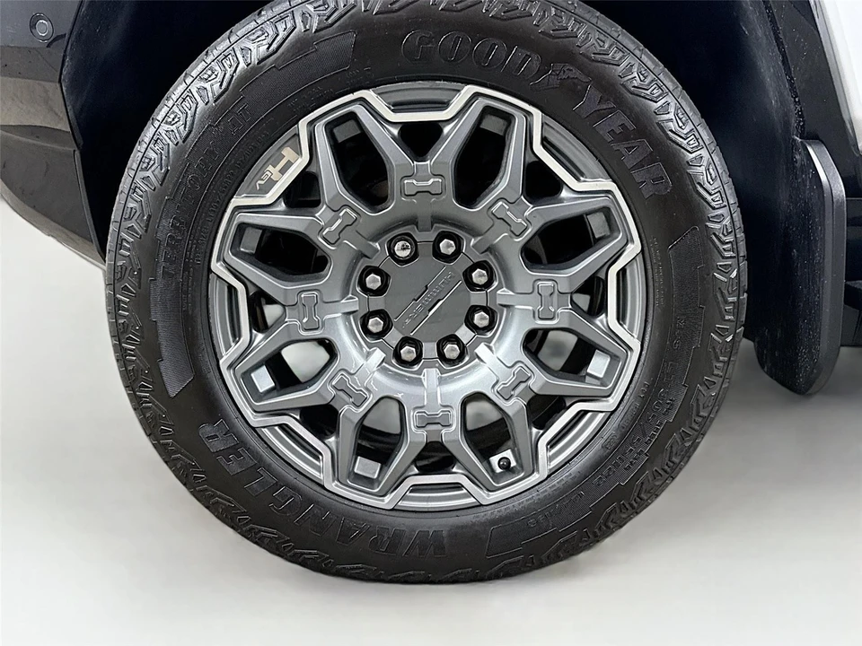 2025 GMC Hummer EV - Image 13 of 14