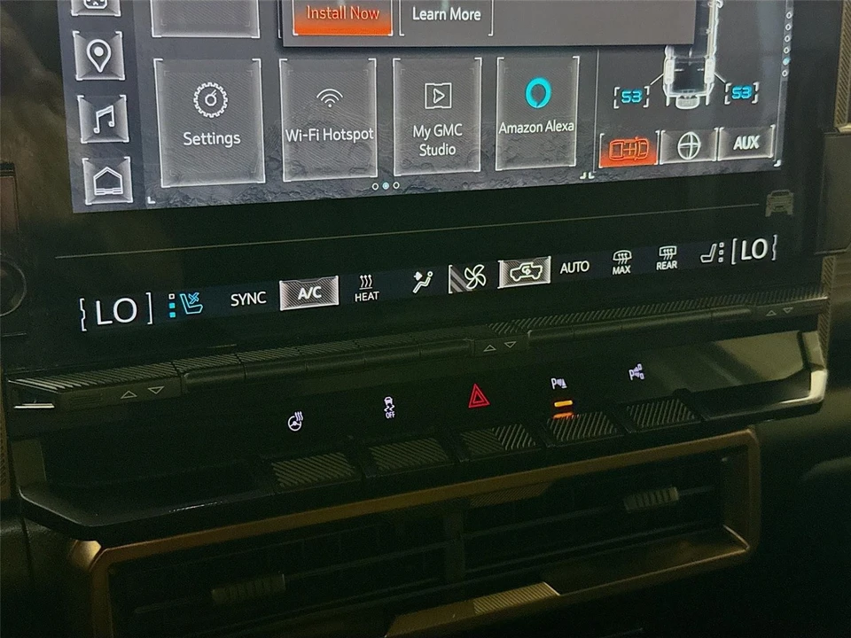 2025 GMC Hummer EV - Image 13 of 21