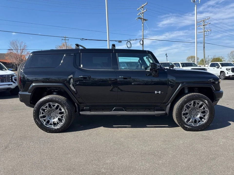 2025 GMC Hummer EV - Image 6 of 21