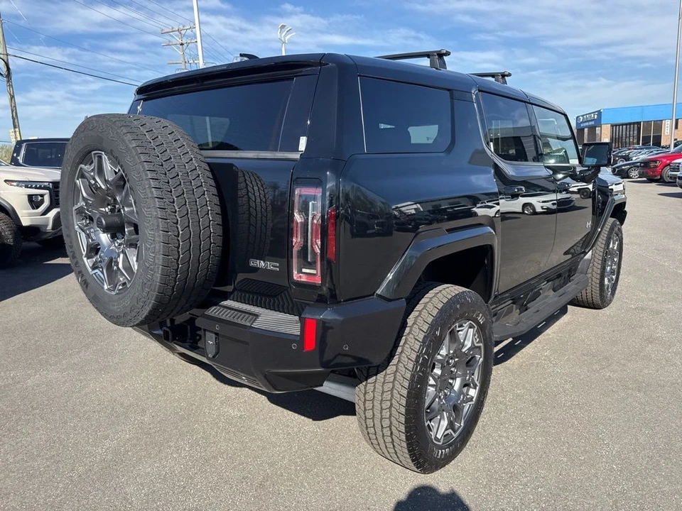 2025 GMC Hummer EV - Image 5 of 21