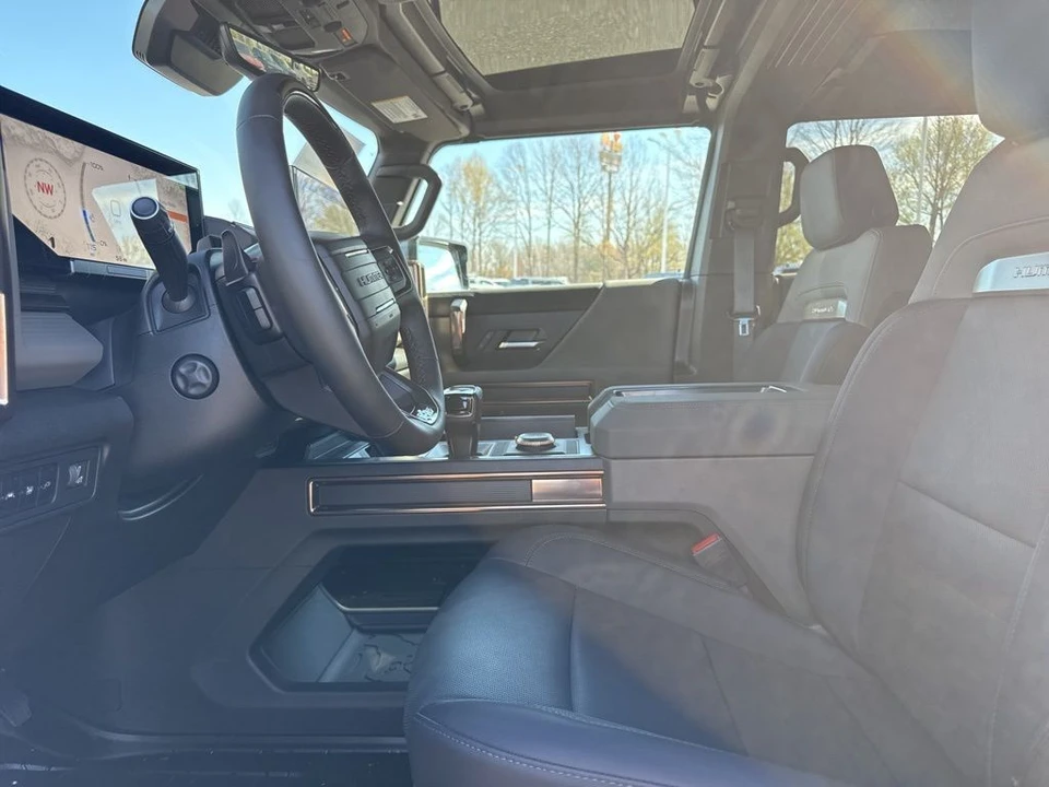 2025 GMC Hummer EV - Image 9 of 21