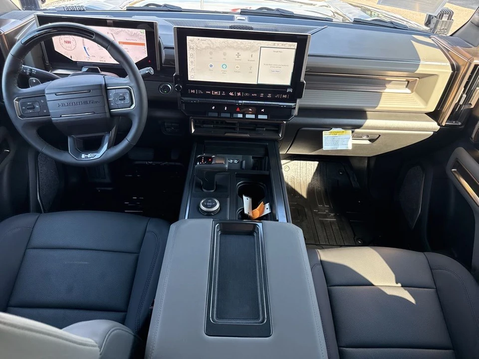 2025 GMC Hummer EV - Image 14 of 21