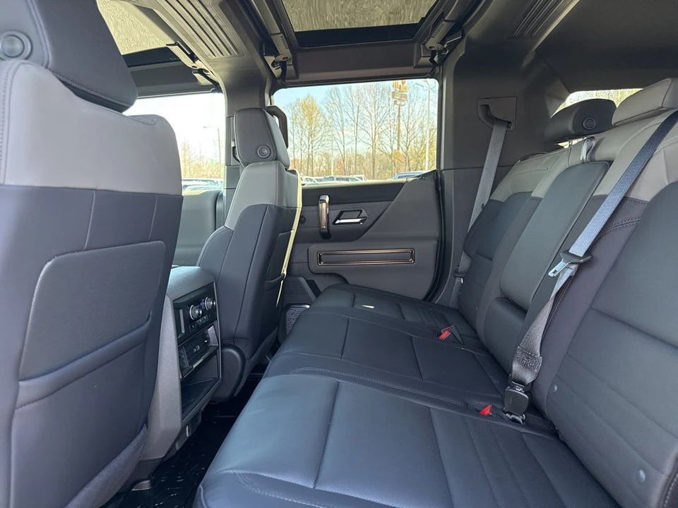 2025 GMC Hummer EV - Image 12 of 21