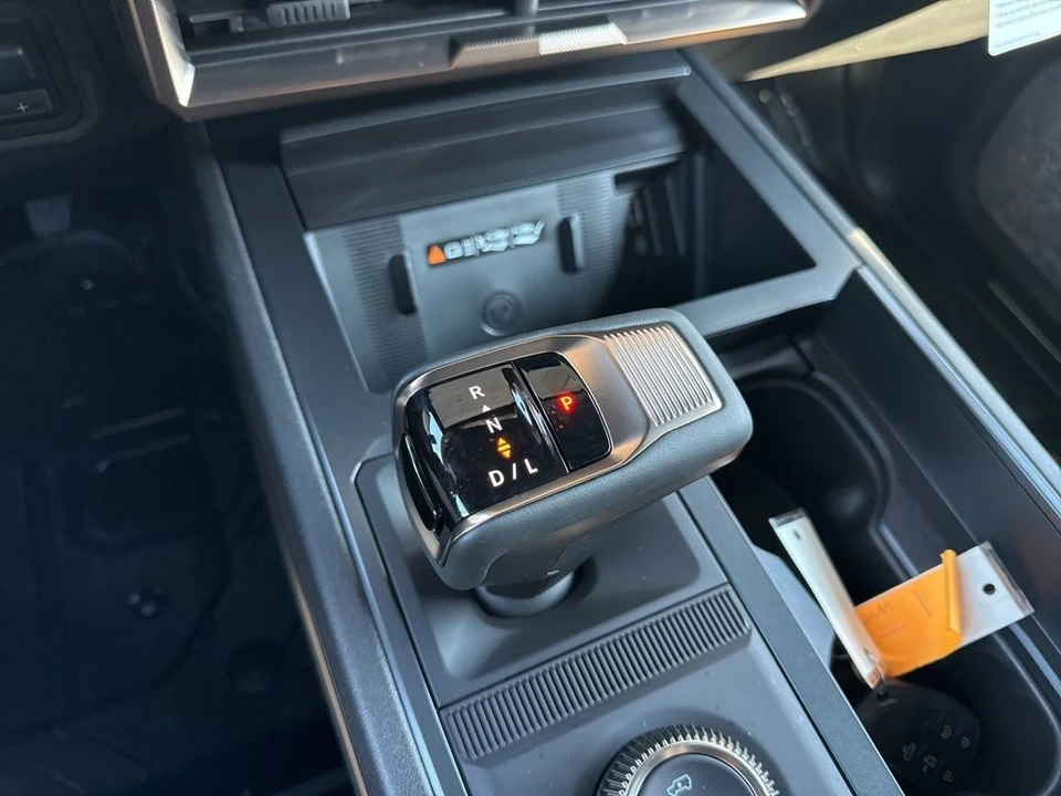 2025 GMC Hummer EV - Image 18 of 21