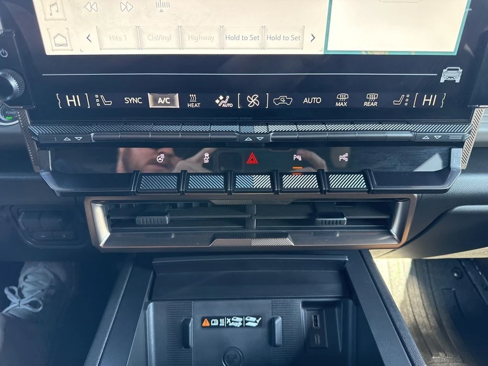 2025 GMC Hummer EV - Image 20 of 21