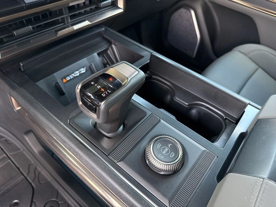 2025 GMC Hummer EV - Image 19 of 21