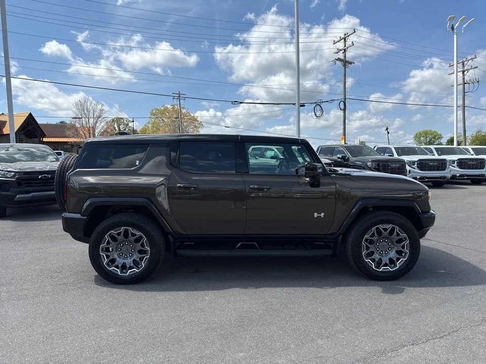 2025 GMC Hummer EV - Image 6 of 21