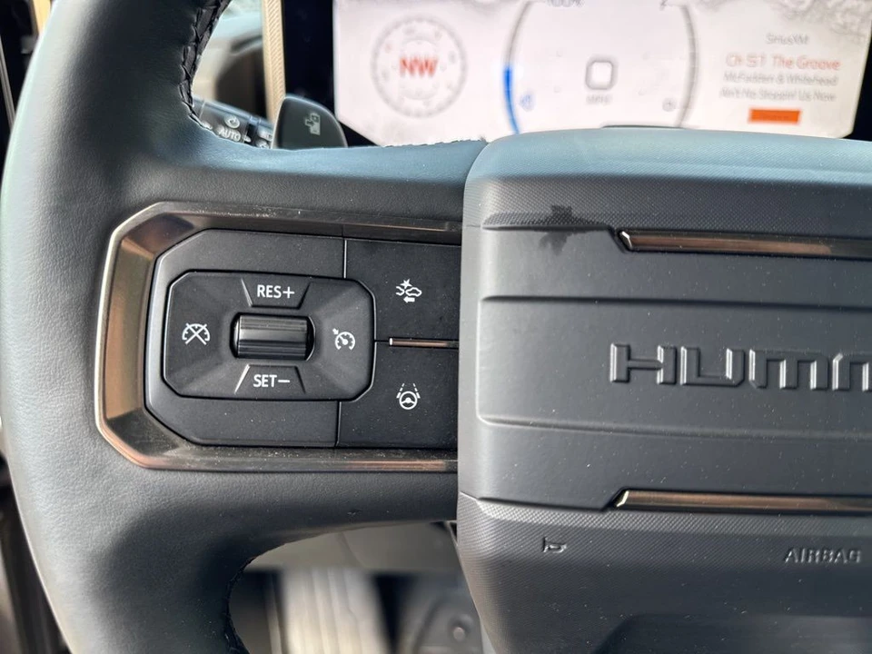 2025 GMC Hummer EV - Image 17 of 21