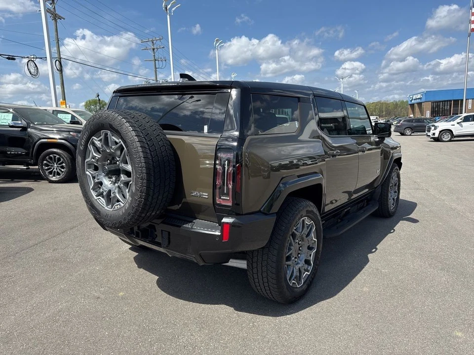 2025 GMC Hummer EV - Image 5 of 21