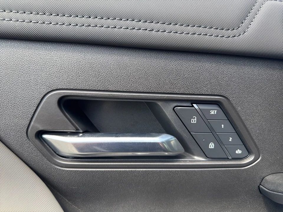 2025 GMC Hummer EV - Image 12 of 21