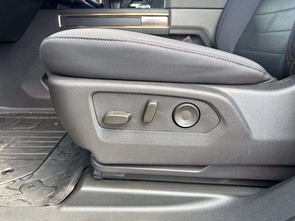 2025 GMC Hummer EV - Image 11 of 21