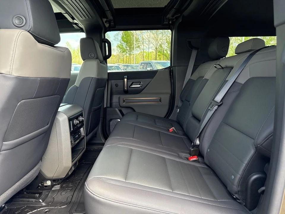 2025 GMC Hummer EV - Image 13 of 21
