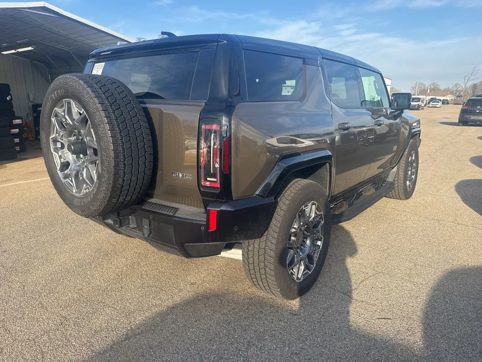 2025 GMC Hummer EV - Image 3 of 7