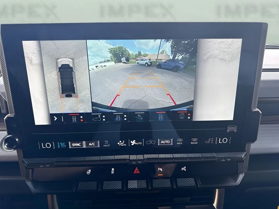 2025 GMC Hummer EV - Image 21 of 31