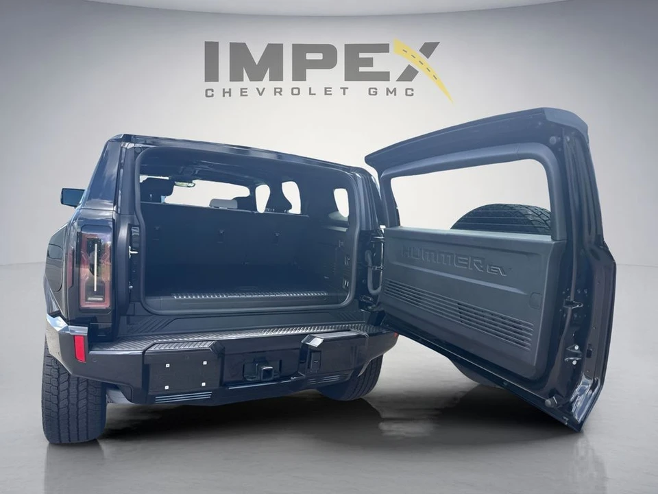 2025 GMC Hummer EV - Image 9 of 31