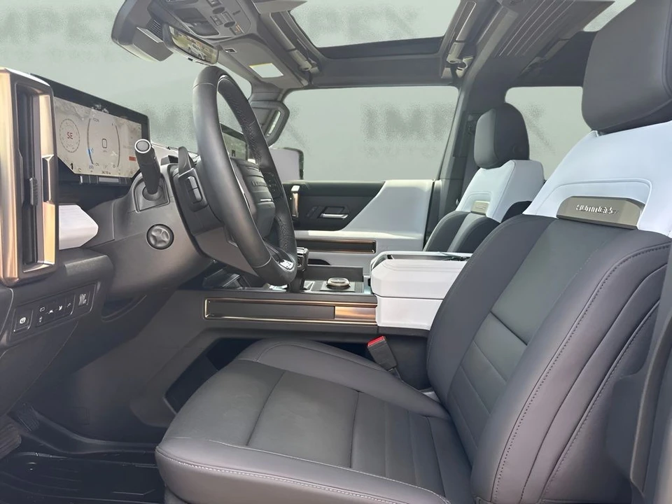 2025 GMC Hummer EV - Image 10 of 31