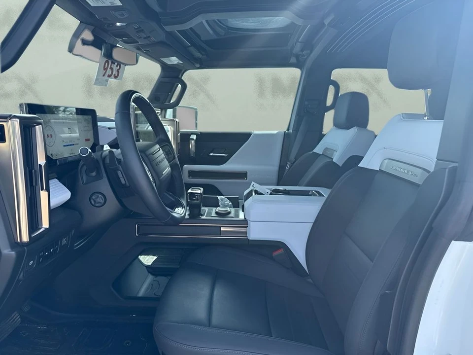 2025 GMC Hummer EV - Image 7 of 10