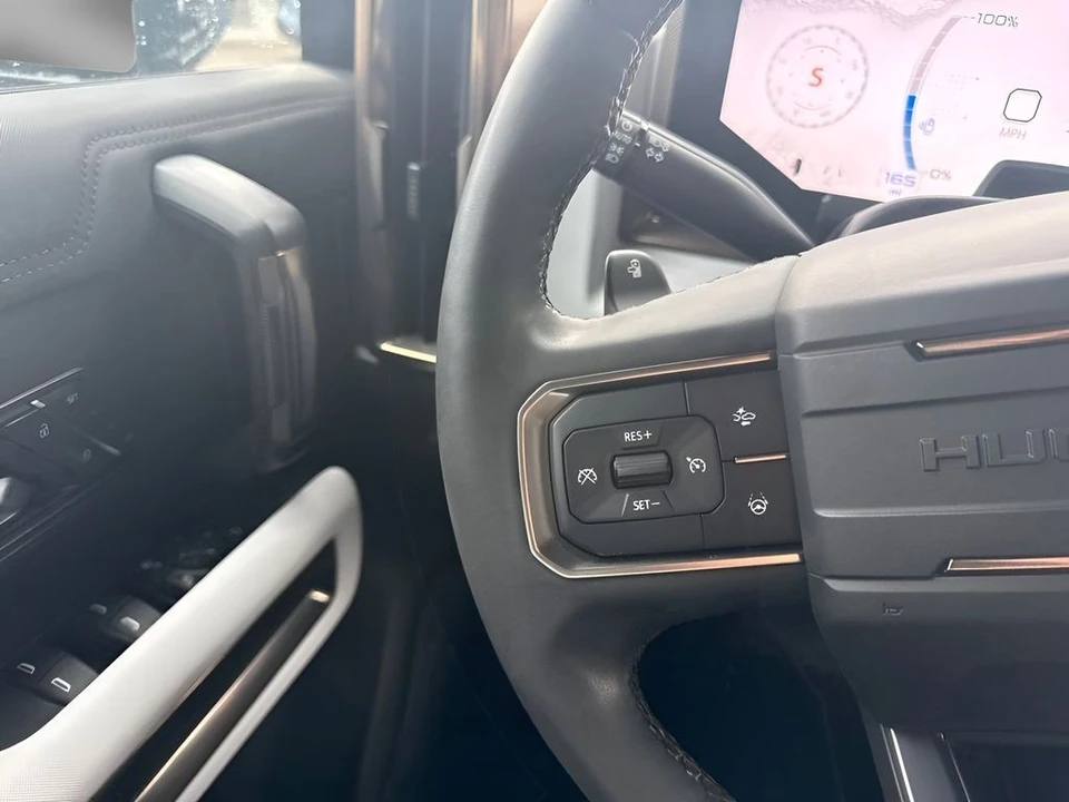 2025 GMC Hummer EV - Image 16 of 31