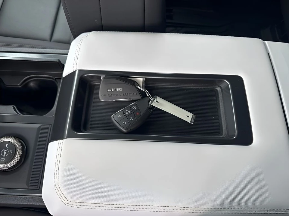 2025 GMC Hummer EV - Image 31 of 31