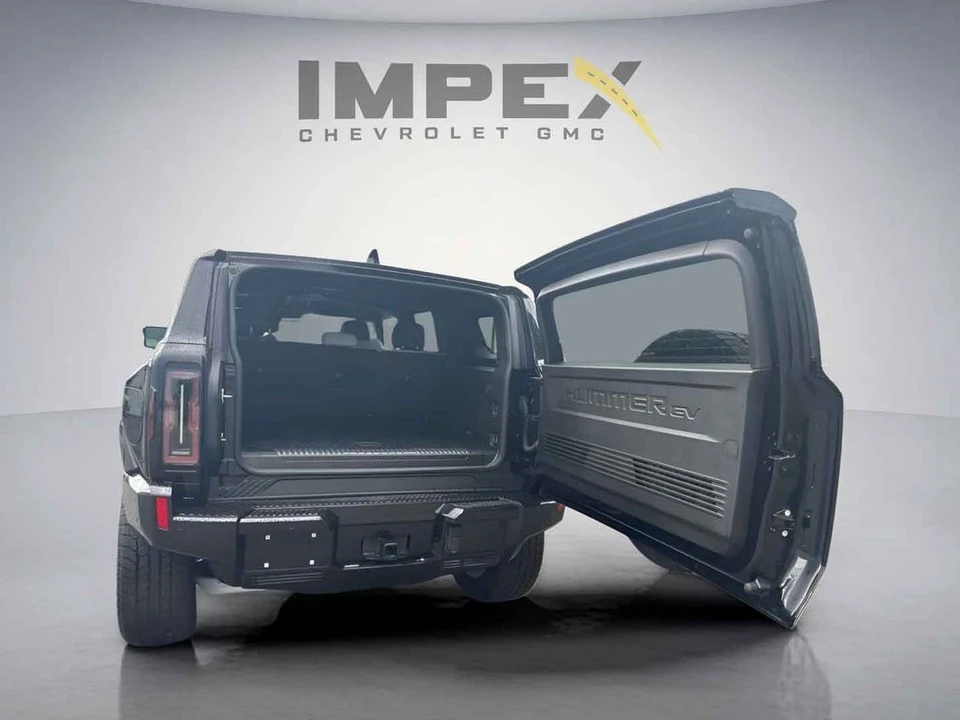2025 GMC Hummer EV - Image 5 of 31