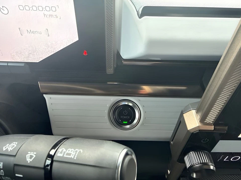 2025 GMC Hummer EV - Image 22 of 31