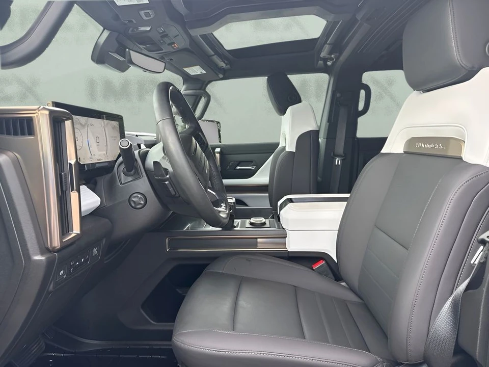 2025 GMC Hummer EV - Image 10 of 31