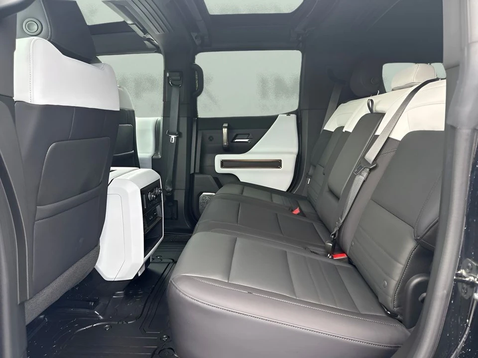 2025 GMC Hummer EV - Image 13 of 31
