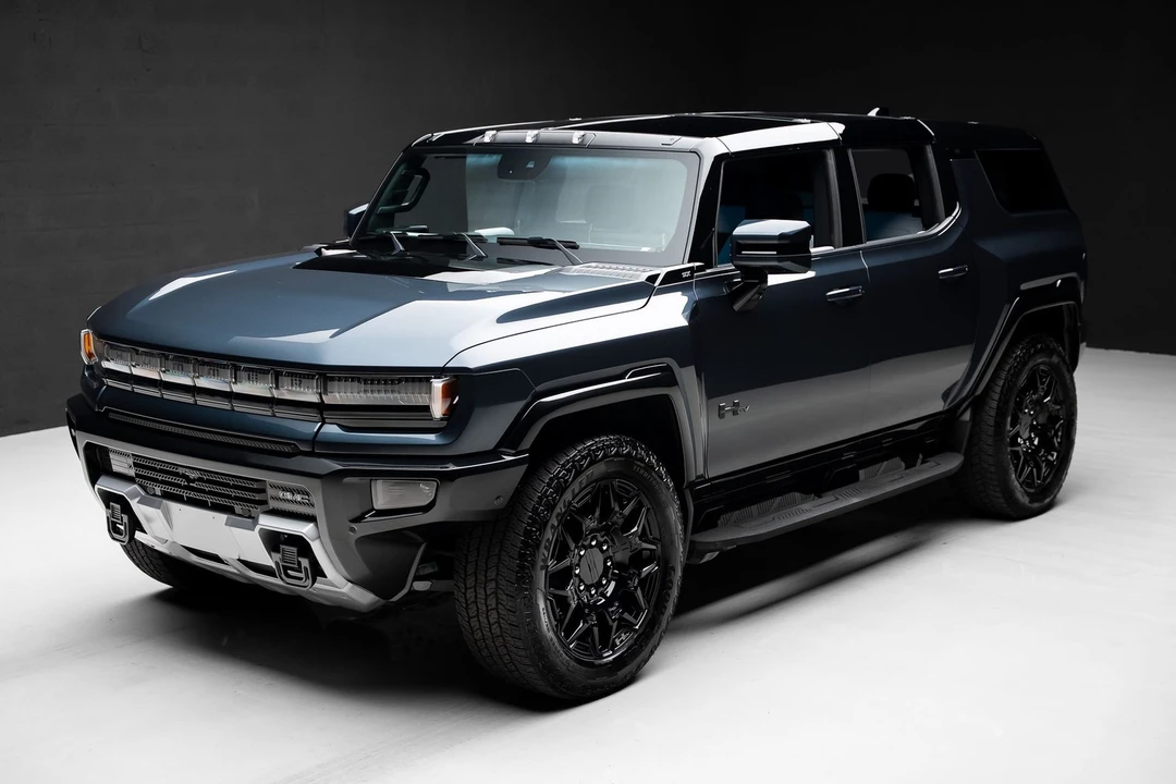 2025 GMC Hummer EV - Image 5 of 31