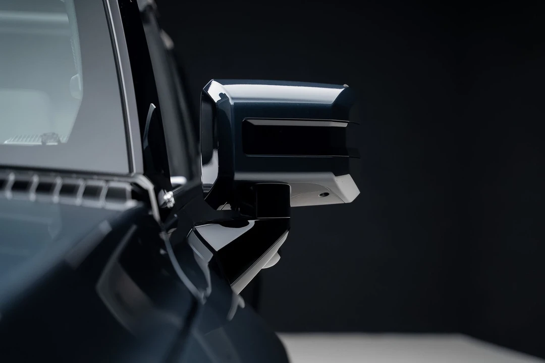2025 GMC Hummer EV - Image 18 of 31