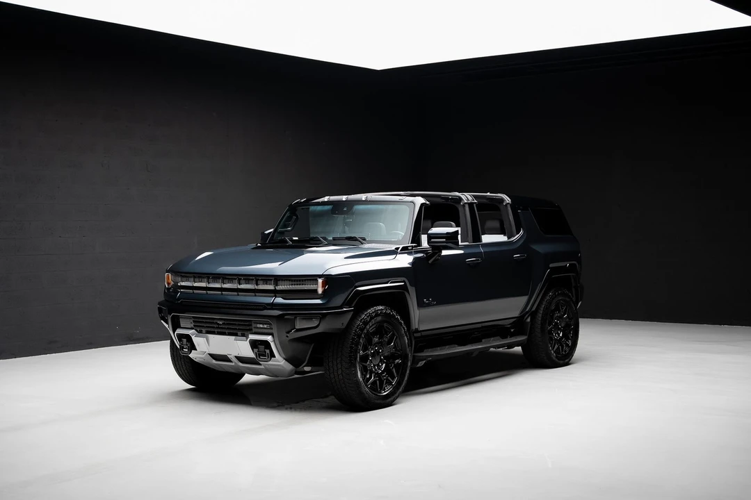 2025 GMC Hummer EV - Image 6 of 31