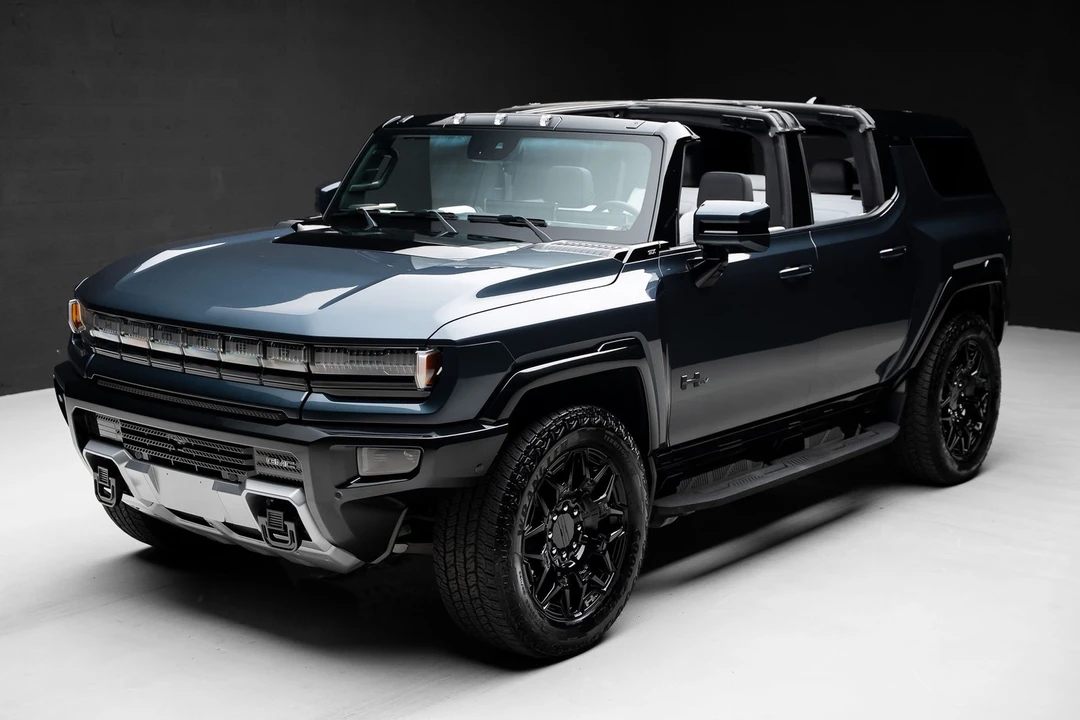 2025 GMC Hummer EV - Image 7 of 31