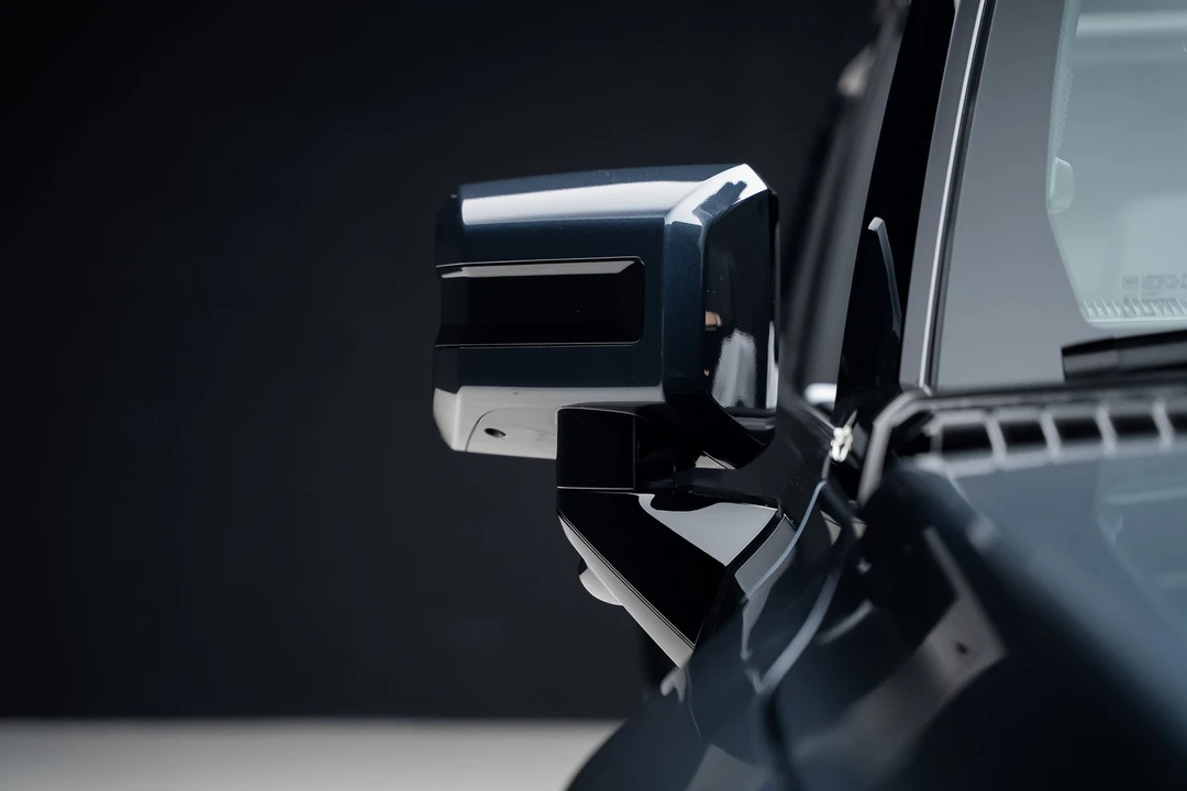 2025 GMC Hummer EV - Image 17 of 31