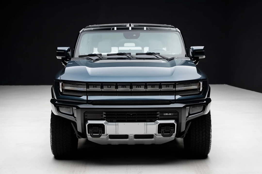 2025 GMC Hummer EV - Image 8 of 31