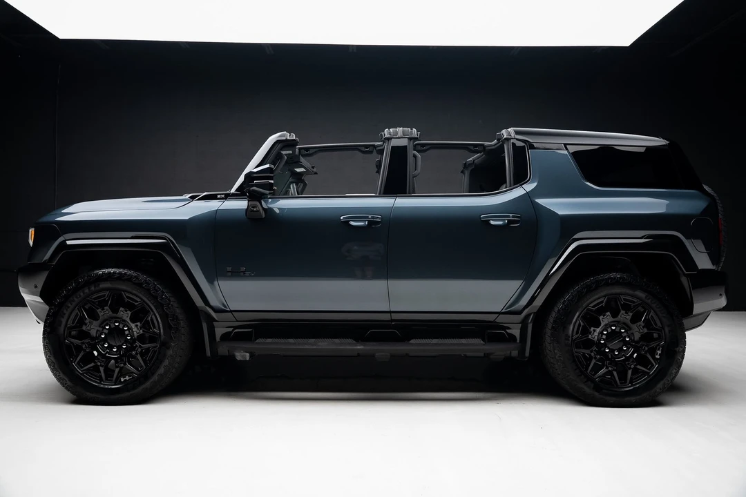 2025 GMC Hummer EV - Image 20 of 31