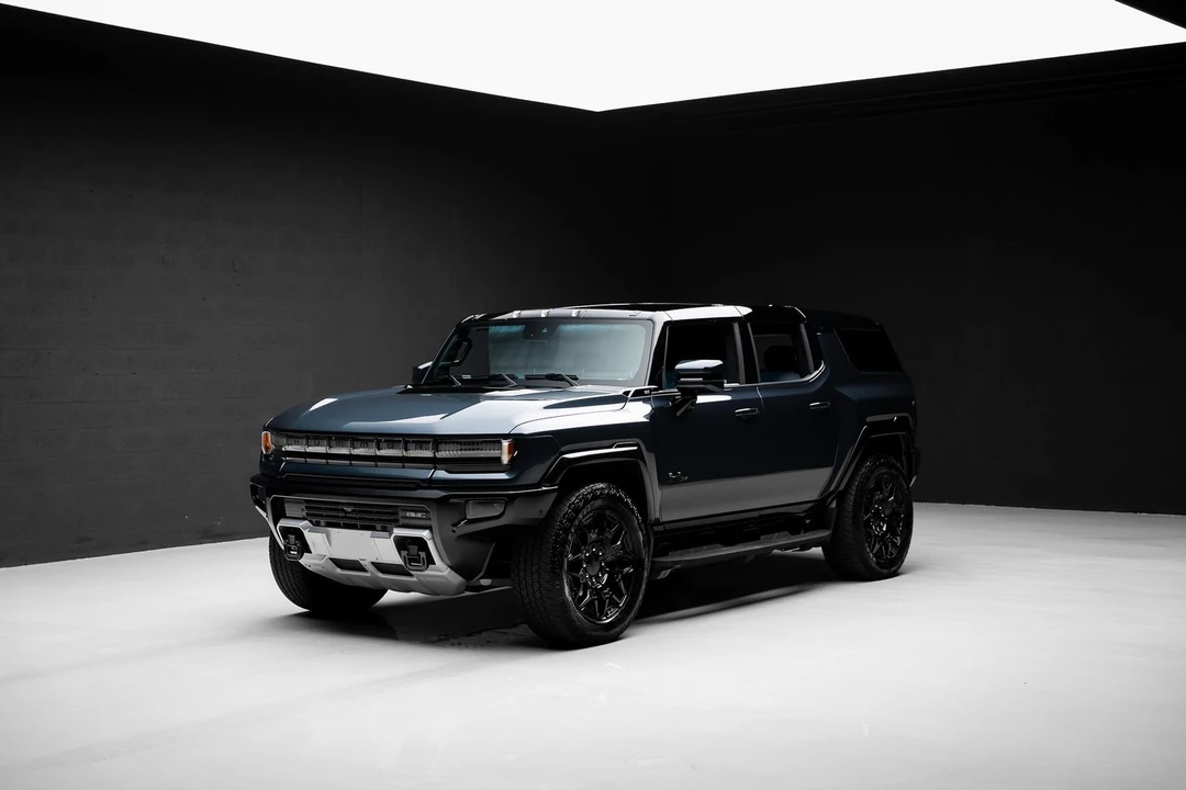 2025 GMC Hummer EV - Image 4 of 31