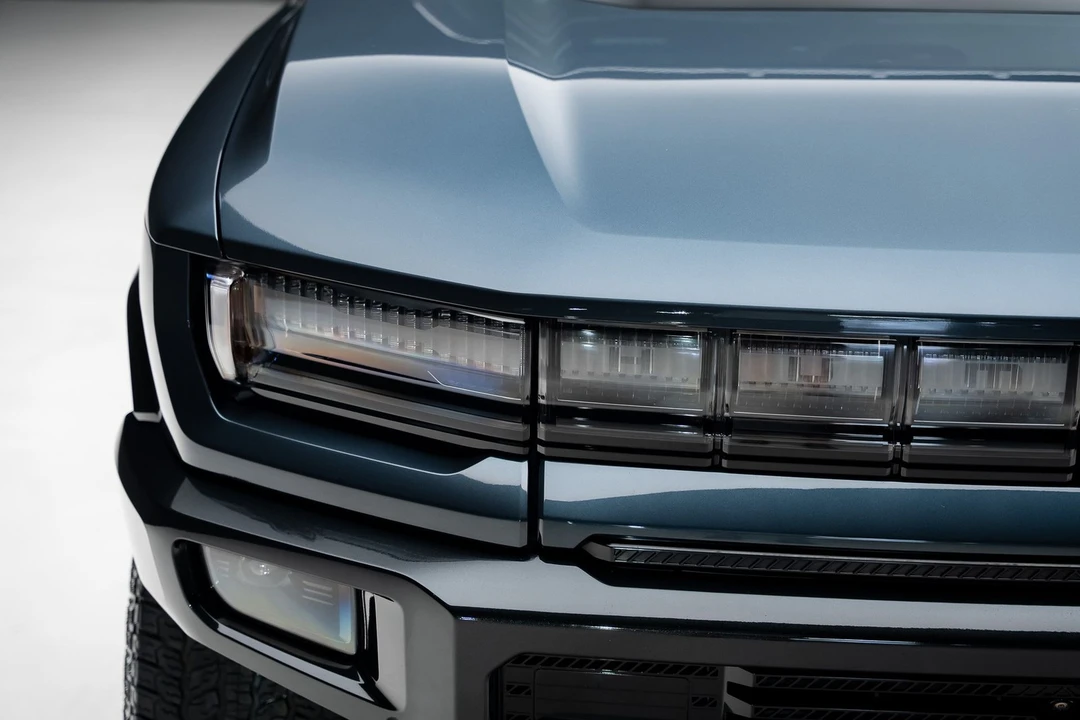 2025 GMC Hummer EV - Image 14 of 31