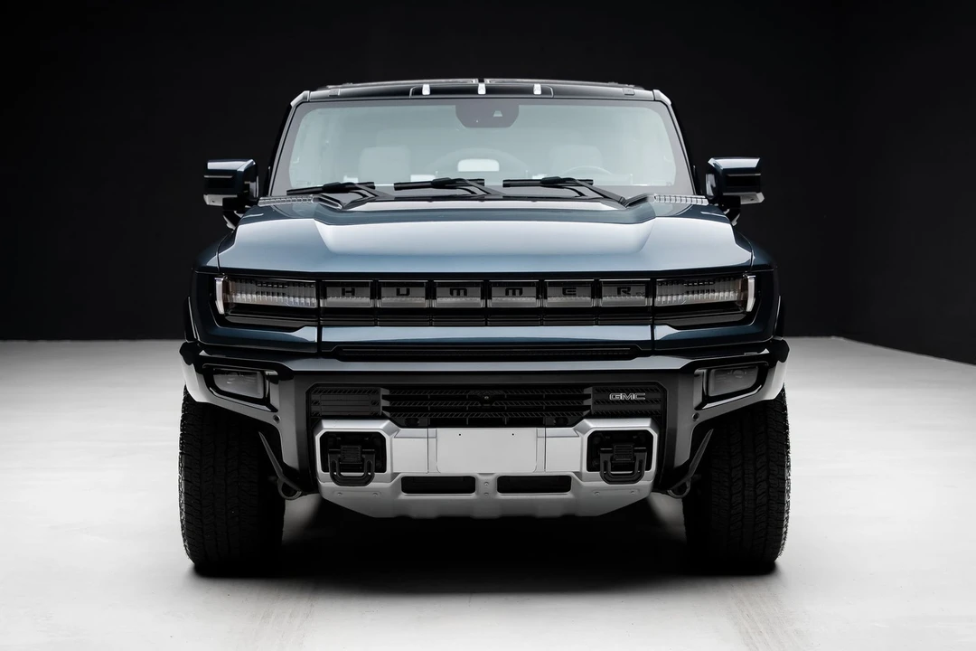 2025 GMC Hummer EV - Image 9 of 31