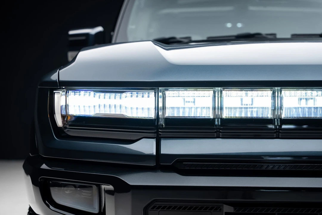 2025 GMC Hummer EV - Image 11 of 31