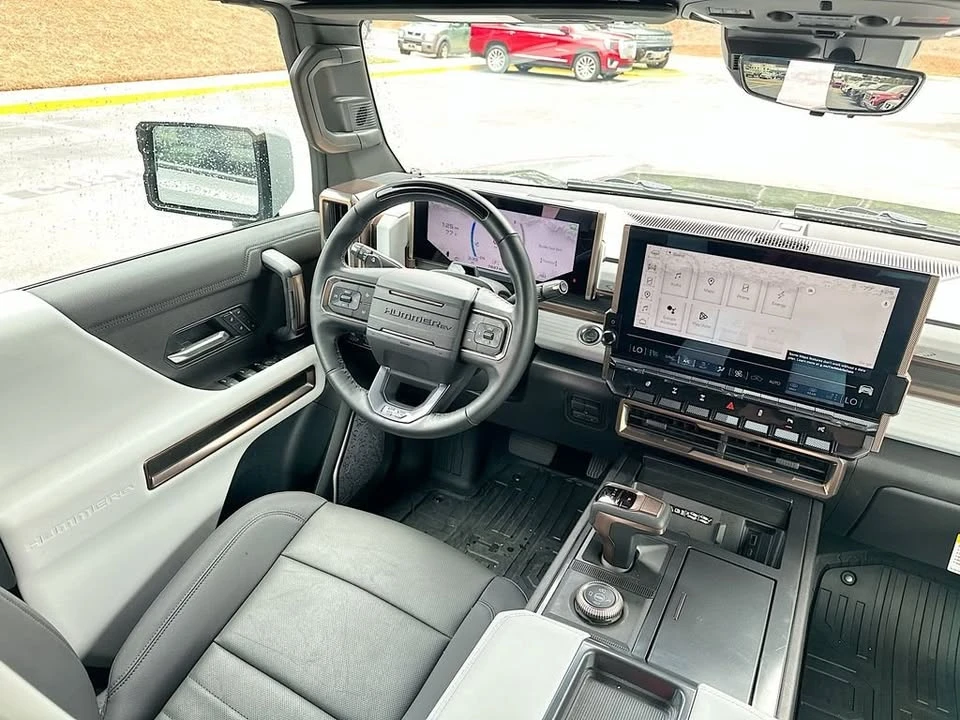 2025 GMC Hummer EV - Image 16 of 20