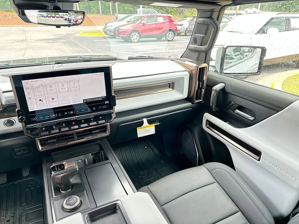 2025 GMC Hummer EV - Image 17 of 20
