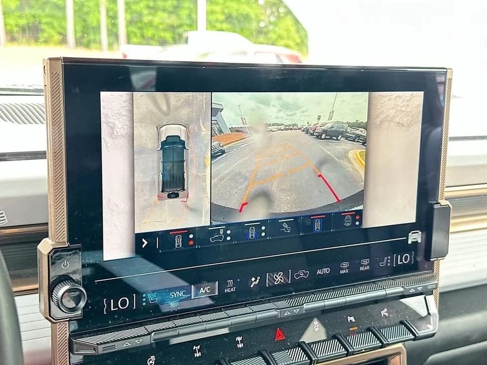 2025 GMC Hummer EV - Image 20 of 20