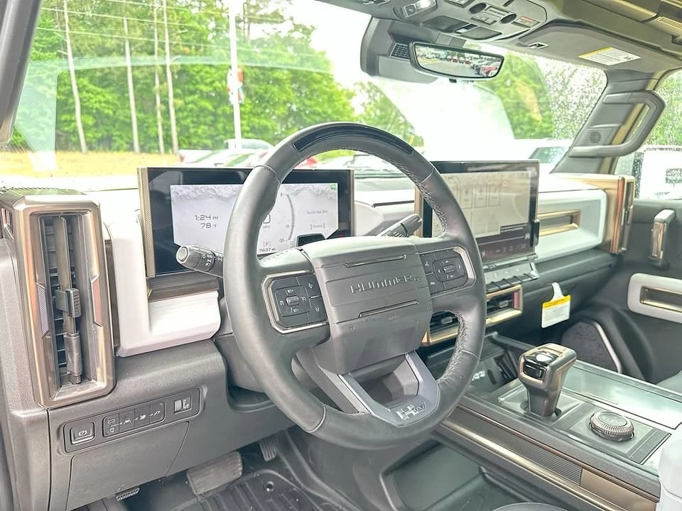 2025 GMC Hummer EV - Image 8 of 20