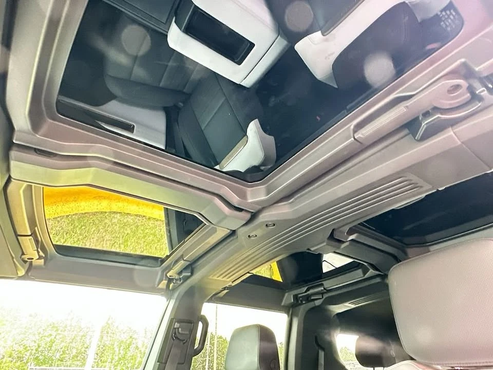 2025 GMC Hummer EV - Image 9 of 20