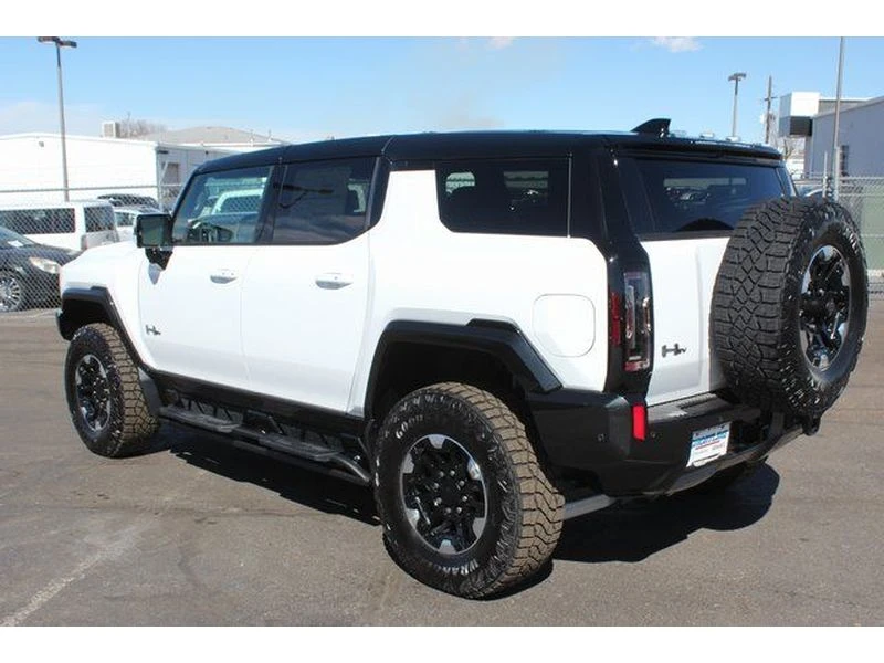 2025 GMC Hummer EV - Image 10 of 18