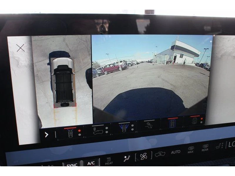 2025 GMC Hummer EV - Image 5 of 18