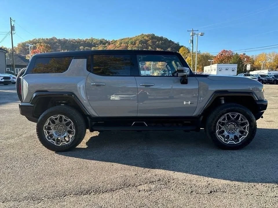 2025 GMC Hummer EV - Image 13 of 20