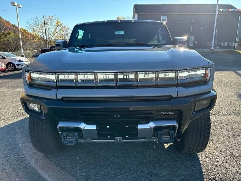 2025 GMC Hummer EV - Image 15 of 20