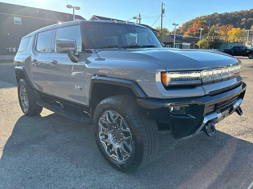 2025 GMC Hummer EV - Image 14 of 20
