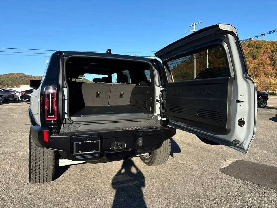 2025 GMC Hummer EV - Image 4 of 20